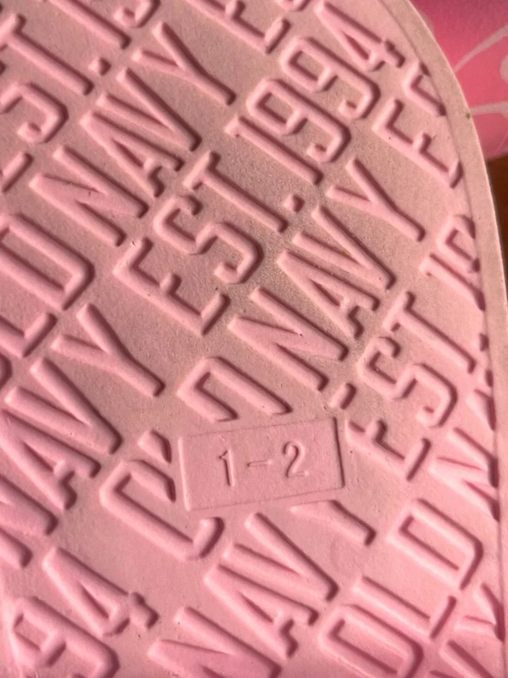 Old Navy pink slide sandals 1/2